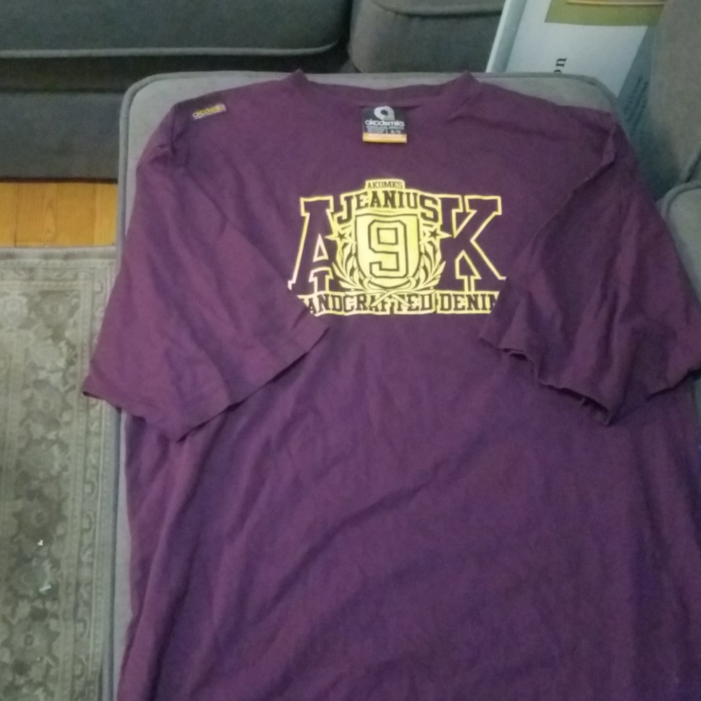 Akademiks tee